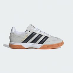 Buty Spezialist Indoor. Białe obuwie sportowe damskie Adidas, bez zapięcia, do biegania. Za 399.00 zł.