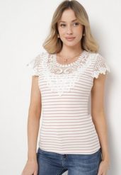 Różowy Bawełniany T-shirt Koszulka z Krótkim Rękawem z Ozdobną Koronką przy Dekolcie Carines. Czerwone bluzki damskie Born2be, m, z aplikacjami, z bawełny, bez kołnierzyka. Za 39.99 zł.