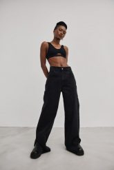 Klasyczne spodnie jeansowe z rozcięciem w kolorze INTENSE BLACK - HORIZON-L. Czarne spodnie materiałowe damskie Marsala, bez wzorów, z denimu, długie. W wyprzedaży za 119.96 zł.