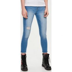 Jeansy skinny z przetarciami - Niebieski. Niebieskie jeansy damskie Sinsay, z jeansu. Za 79.99 zł.