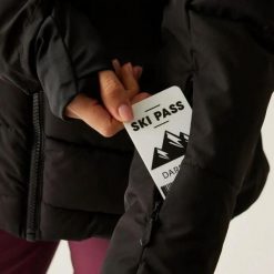 Damska kurtka z kapturem Dare 2B Glacier. Czarne kombinezony damskie Dare 2b, bez wzorów, z materiału, eleganckie, bez kołnierzyka, bez ramiączek, długie. Za 468.00 zł.