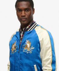 Superdry Sukajan Haftowana Kurtka Bomber – Lekki Błysk. Niebieskie kurtki damskie Superdry, xl, bez wzorów, z bawełny, bez kaptura. Za 613.55 zł.