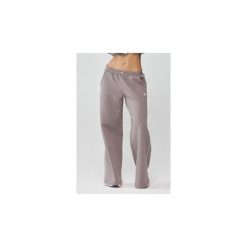 Damskie spodnie sportowe oversize Rough Radical Trip Joggers. Brązowe spodnie dresowe damskie ROUGH RADICAL, bez wzorów. Za 175.92 zł.