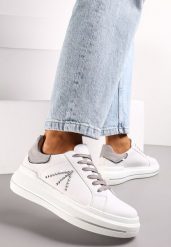 Biało-Szare Sneakersy w Cyrkonie na Grubej Podeszwie Nicala. Białe obuwie sportowe damskie Renee, z jeansu, bez zapięcia. Za 119.99 zł.