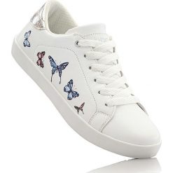 Sneakersy bonprix biały. Buty sportowe chłopięce bonprix. Za 79.99 zł.