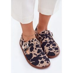 Zamszowe Półbuty Barefoot Damskie Z Klamrą Łaty Zazoo N1261 Brązowo-Beżowe brązowe. Brązowe półbuty damskie na lato, bez wzorów, z zamszu, bez obcasa, bez zapięcia. Za 460.29 zł.