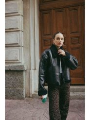 Trendyol Kurtka w kolorze czarnym ze skóry syntetycznej rozmiar: S. Czarne kurtki damskie Trendyol, s, bez wzorów, ze skóry, bez kaptura. Za 232.23 zł.