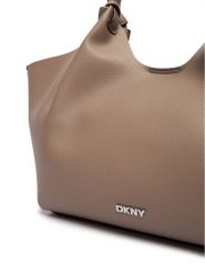 DKNY Torebka R42BAE49 Beżowy. Brązowe torebki klasyczne damskie DKNY, ze skóry, bez dodatków. Za 609.99 zł.
