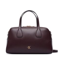 Torebka Calvin Klein. Czerwone torebki klasyczne damskie Calvin Klein, bez dodatków. Za 569.99 zł.