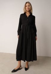 Czarna Koszulowa Sukienka z Bawełną i Wiskozą Ozdobiona Paskiem Viviedah. Czarne sukienki damskie Born2be, bez wzorów, z bawełny, bez ramiączek. Za 199.99 zł.