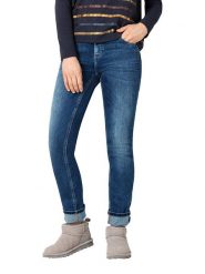 Timezone Dżinsy "Marah" - Slim fit - w kolorze granatowym rozmiar: W28/L30. Niebieskie jeansy damskie Timezone. Za 140.20 zł.