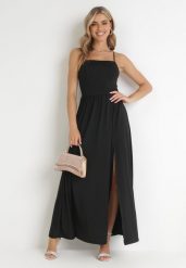 Czarna Sukienka Maxi na Ramiączkach z Rozcięciem na Dole i Kwadratowym Dekoltem Jacklyn. Czarne sukienki damskie Born2be, bez wzorów, bez ramiączek. Za 149.99 zł.