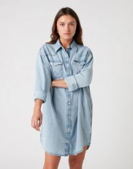 WRANGLER DENIM WESTERN DRESS DAMSKA SUKIENKA LIGHT INDIGO W9P6LWX4E 112132456. Niebieskie sukienki damskie Wrangler, bez wzorów, z denimu, bez ramiączek. Za 229.99 zł.
