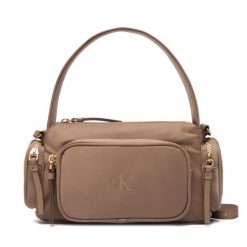 Torebka Calvin Klein. Brązowe torebki klasyczne damskie Calvin Klein, z nylonu, bez dodatków. Za 449.99 zł.