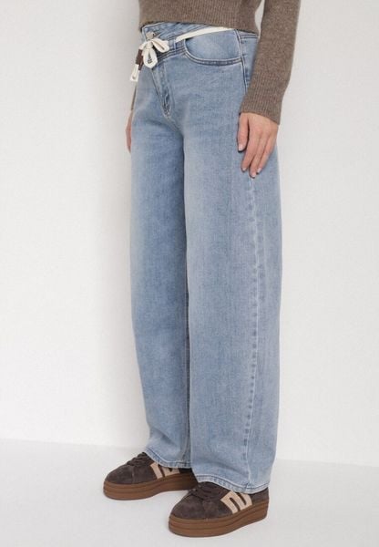 Niebieskie Jeansy Balloon z Regularnym Stanem i Ozdobnym Wiązaniem Rislyn. Niebieskie jeansy damskie Born2be, bez wzorów, z jeansu. Za 119.99 zł.