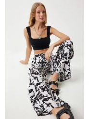 Happiness Istanbul Spodnie w kolorze biało-czarnym rozmiar: 42. Białe spodnie materiałowe damskie Happiness Istanbul, bez wzorów, z materiału. Za 60.99 zł.
