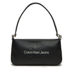 Torebka Calvin Klein Jeans. Czarne torebki klasyczne damskie Calvin Klein Jeans, z jeansu, bez dodatków. Za 239.99 zł.