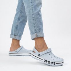 Klapki chodaki damskie sportowe Crocs BAYABAND CLOG. Białe klapki damskie Crocs, bez wzorów, z materiału, bez obcasa, bez zapięcia. Za 219.00 zł.