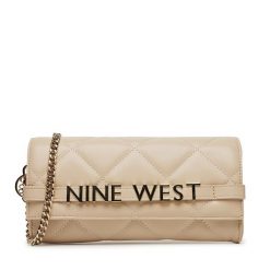 Torebka Nine West. Brązowe torebki wieczorowe damskie Nine West, bez wzorów, bez dodatków. Za 199.99 zł.