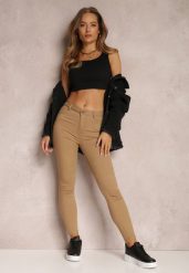 Beżowe Spodnie Skinny Eulalia. Brązowe rurki damskie Renee, bez wzorów, z jeansu. Za 79.99 zł.