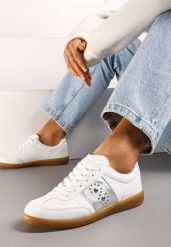 Biało-Srebrne Sneakersy na Płaskiej Podeszwie z Wiązaniem i Ozdobną Wstawką Drukesti. Białe obuwie sportowe damskie Renee, z materiału, bez zapięcia. Za 69.99 zł.