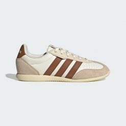 Buty Barreda Lo. Białe obuwie sportowe treningowe Adidas, na fitness i siłownię. Za 299.00 zł.