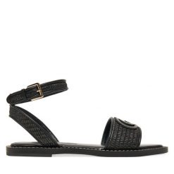 Sandały Guess. Czarne sandały damskie Guess, z aplikacjami, bez obcasa, na płaskiej podeszwie, bez zapięcia. Za 279.99 zł.