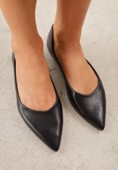 Czarne Eleganckie Eleganckie Balerinki z Noskiem w Szpic Abssis. Czarne balerinki damskie Born2be, bez wzorów, z jeansu. Za 59.99 zł.