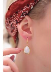 Pierres delicates Pozłacane kolczyki z kamieniami księżycowymi rozmiar: onesize. Żółte kolczyki damskie Pierres delicates, z kamieniem księżycowym, pozłacane, z zapięciem typu bigiel. Za 39.99 zł.