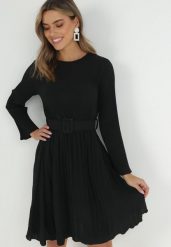 Czarna Sukienka Plisowana z Paskiem Flyne. Czarne sukienki damskie Born2be, bez wzorów, eleganckie, bez ramiączek. Za 99.99 zł.