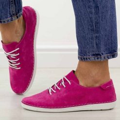 Fuksja ażurowe skórzane półbuty damskie S.Barski 7080. Czerwone półbuty damskie S.BARSKI, na jesień, w ażurowe wzory, z jeansu, bez obcasa, na płaskiej podeszwie, bez zapięcia. Za 249.00 zł.