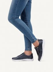 Caprice Skórzane sneakersy w kolorze granatowym rozmiar: 41. Niebieskie obuwie sportowe damskie Caprice, bez zapięcia. Za 279.78 zł.