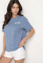 Niebieski Bawełniany T-shirt Oversize Fillaria. Niebieskie t-shirty damskie Born2be, m, z aplikacjami, z bawełny, bez kołnierzyka. Za 49.99 zł.