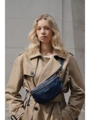 Maison héritage PARIS Skórzana saszetka "Kimi" w kolorze granatowym - 24 x 12 x 5 cm rozmiar: onesize. Niebieskie nerki i saszetki damskie maison héritage PARIS, bez wzorów, z materiału. Za 173.99 zł.