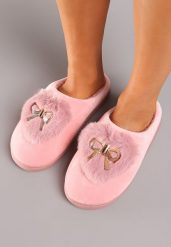 Ciemnoróżowe Płaskie Kapcie Ozdobione Metalową Kokardą Leremira. Czerwone kapcie damskie Born2be. Za 29.99 zł.