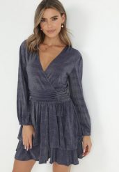 Granatowa Sukienka Rozkloszowana z Metaliczną Nitką Adine. Niebieskie sukienki damskie Born2be, bez wzorów, eleganckie, bez ramiączek. W wyprzedaży za 161.49 zł.