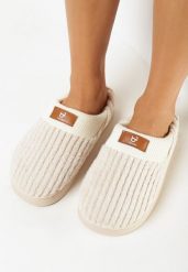 Beżowe Kapcie z Futerka Ozdobione Tłoczeniem i Naszywką Lavetire. Brązowe kapcie damskie Born2be, z gumy. Za 29.99 zł.