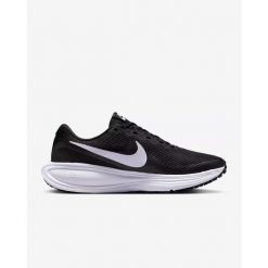 Buty do biegania damskie Nike Revolution 8. Czarne obuwie sportowe damskie Nike, z materiału, bez zapięcia, do biegania, Nike Revolution. Za 259.99 zł.