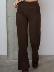 Ocieplane spodnie straight leg - brązowy. Brązowe spodnie sportowe damskie Sinsay, l, bez wzorów. Za 39.99 zł.