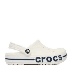 Klapki Crocs. Białe klapki damskie Crocs, bez wzorów, bez obcasa, bez zapięcia. Za 229.99 zł.