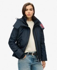 Kurtka przeciwwiatrowa z kapturem na góry. Niebieskie kurtki damskie Superdry, xs, bez wzorów, z bawełny, z kapturem. Za 526.40 zł.