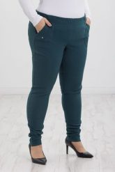 Klasyczne spodnie Nita ze zwężoną nogawką w morskim kolorze PLUS SIZE XXL. Zielone spodnie materiałowe damskie Nasi partnerzy, bez wzorów, z elastanu, krótkie. Za 159.90 zł.