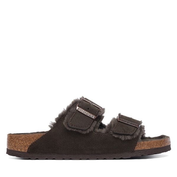 Klapki Birkenstock. Brązowe klapki damskie Birkenstock, bez wzorów, bez obcasa, bez zapięcia. Za 608.99 zł.