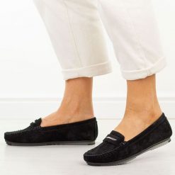 Czarne skórzane mokasyny damskie S.Barski 7029. Czarne mokasyny damskie S.BARSKI, na jesień, z jeansu, z okrągłym noskiem, bez obcasa. Za 229.00 zł.