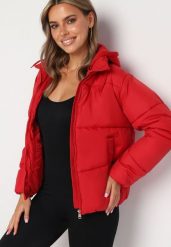 Czerwona Pikowana Kurtka z Kapturem Mivuna. Czerwone kurtki damskie Born2be, l, bez wzorów, z jeansu, z kapturem. Za 119.99 zł.