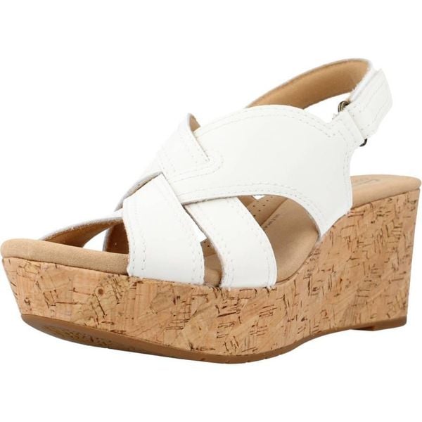 Sandały CLARKS ROSE ERIN Biały. Białe sandały damskie Clarks, bez wzorów, ze skóry, bez obcasa, bez zapięcia. Za 254.99 zł.