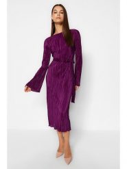 Trendyol Sukienka w kolorze fioletowym rozmiar: M. Różowe sukienki damskie Trendyol, bez wzorów, z tkaniny, bez ramiączek. Za 74.28 zł.