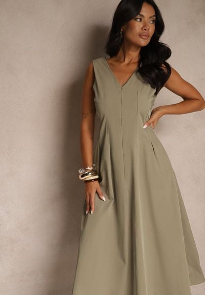 Jasnozielona Rozkloszowana Sukienka z Dekoltem w Kształcie Litery V Agilia. Zielone sukienki damskie Renee, bez wzorów, bez ramiączek. Za 159.99 zł.