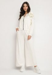 Jasnobeżowy Komplet Dresowy z Wiskozą Szerokie Spodnie i Bluza ze Stójką i Broszką Redasena. Brązowe bluzy damskie Born2be, bez wzorów, z dresówki, bez kaptura. Za 189.99 zł.