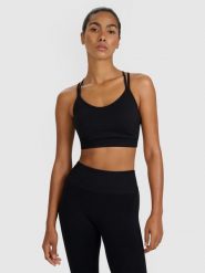 4F Biustonosz treningowy z niskim wsparciem - czarny M/L. Czarne biustonosze sportowe damskie 4F, bez wzorów, z elastanu. Za 119.99 zł.